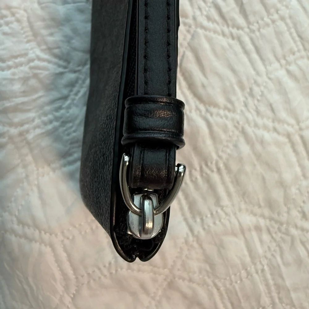 Coach Corner Zip Wristlet in Signature Canvas Black and Silver NEW - Picture 4 of 8